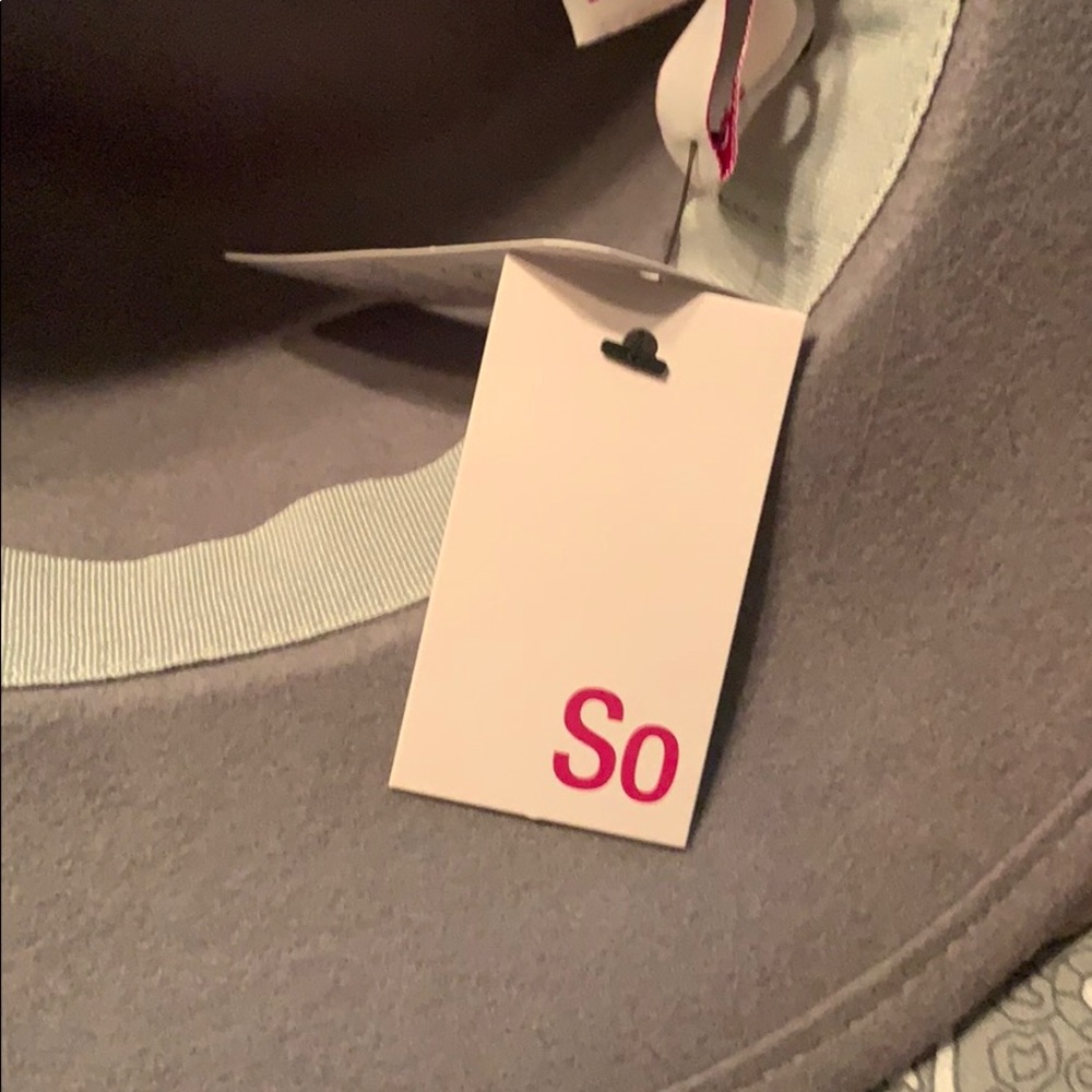 Grey felt hat. - Picture 6 of 6